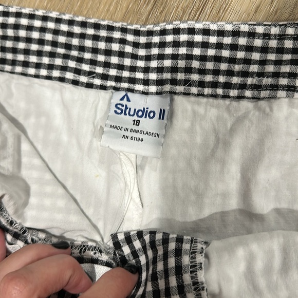 NWT studio II plaid black and white size 18 skirt - Picture 2 of 2